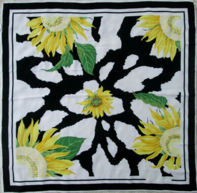 Foulard En Soie Vintage - Dimensions 87 X 90 Cm - Motif Multicolore - Occasion