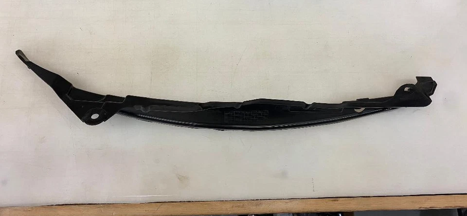 Sello guardabarros delantero derecho Acura RL 2005-2008 P/N 74105-SJA-A0 PIEZA OEM HONDA Foto 2 de 4