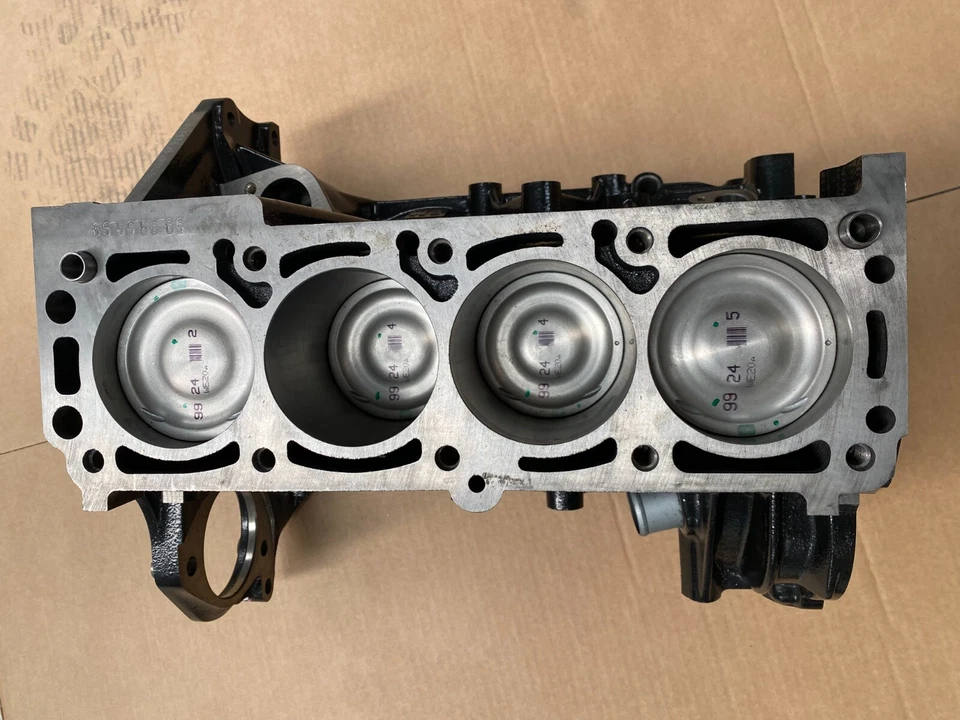 New Saturn Vue 2.4L Short Engine Assembly P-N 92067897 - Image 3 of 4