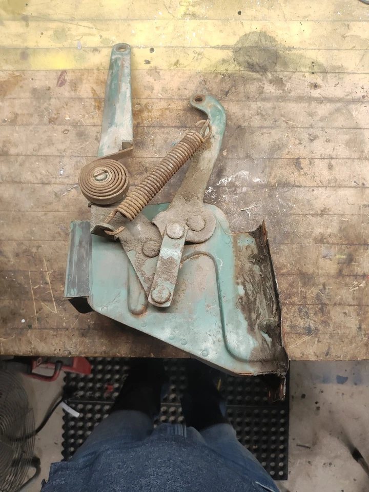 1952- 1954 Ford Customline Used Hood Hinge Set - Image 3 of 4