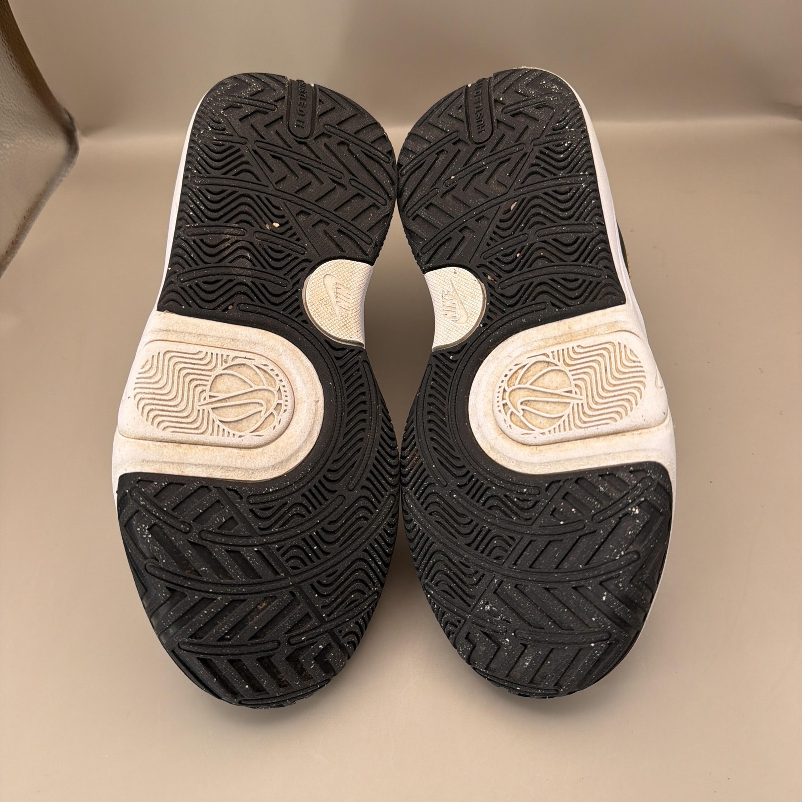 Nike Team Hustle D 11 Shoes Youth Size 5Y Black Basketball DV8996-004 thumbnail 7