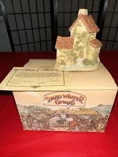 VINTAGE 1982 David Winter Cottages "Ivy Cottage" Box & COA