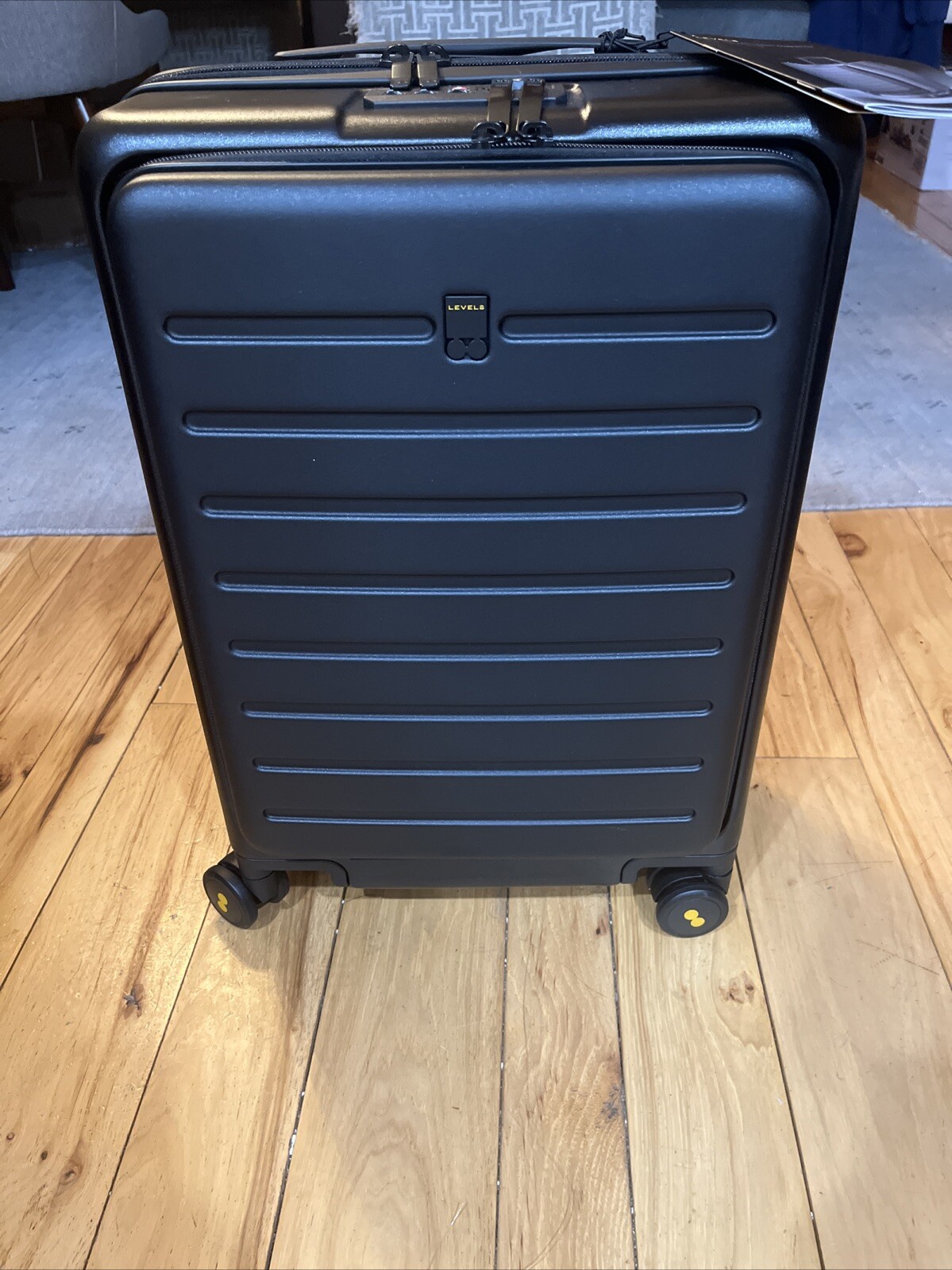 LEVEL8 Carry On Luggage 20-Inch Lightweight Hardside Suitcase Front Pocket Black-image