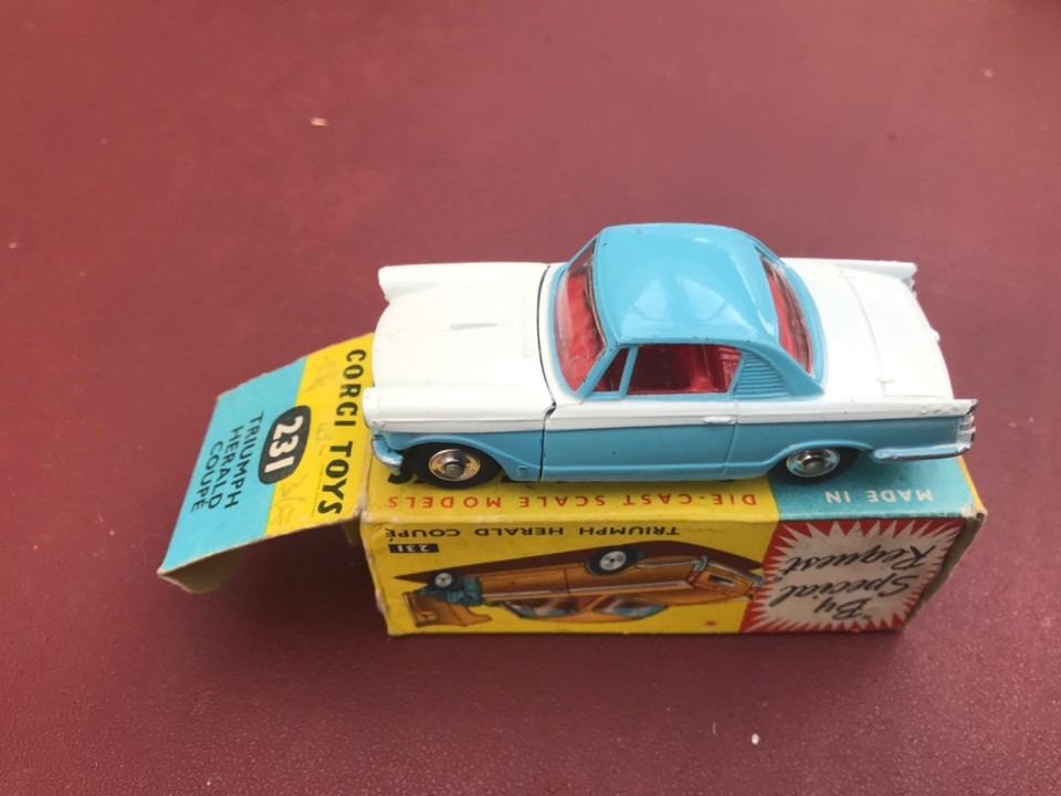 Corgi Toys Triumph Herald Coupé #231 – Miniature 1/43 – Die-cast Vintage 1960s – Angleterre