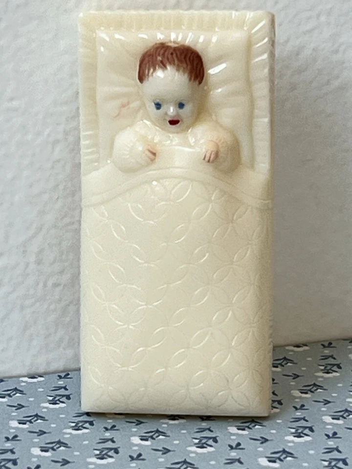 Renwal Rocking Crib Bedding Inserts Plastic Dollhouse Miniatures 1:16 Scale - Image 3 of 4