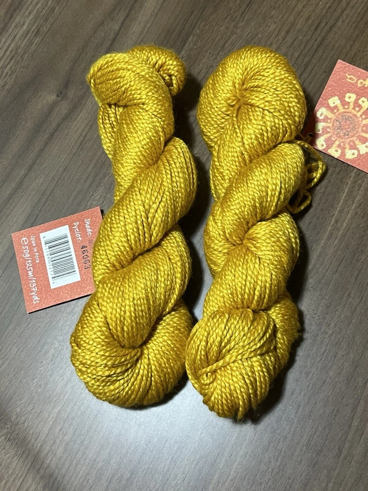 Hilo Mirasol TUPA AMARILLO #801 seda merino 1,75 oz/137 yardas ea. Juego de 2 Foto 2 de 4