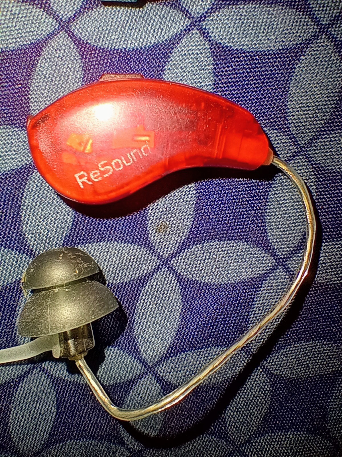 1 pair R+L RESOUND BTC hearing aids TESTED & WORK PERFECTLY 