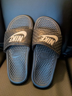 NIKE Benassi Black & White LOGO Checker Slide Summer Sandals Womens Size 6