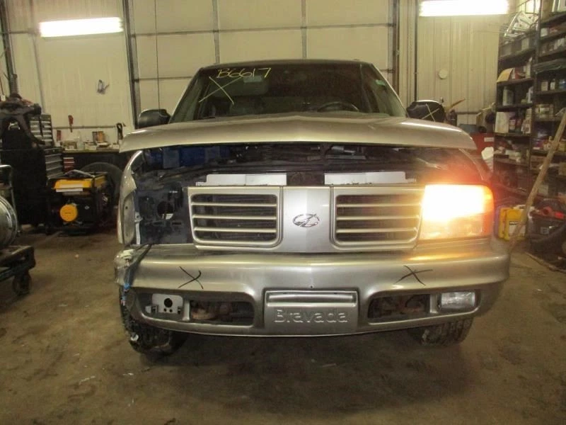 (DOES NOT INCLUDE BUMPER) Front Bumper Reinforcement GMC Fits 98-05 BLAZER S10/J Foto 2 de 4