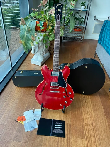 Gibson '61 ES-335 Reissue VOS Sixties Cherry Vintage Semi-Hollow Electric Guitar