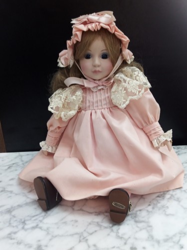 Vintage 1984 Jan Hagara Amanda Doll Figurine - The Heirloom Tradition - Picture 5 of 14