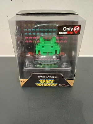 Totaku Space Invaders Game Stop exclusive NEU OVP