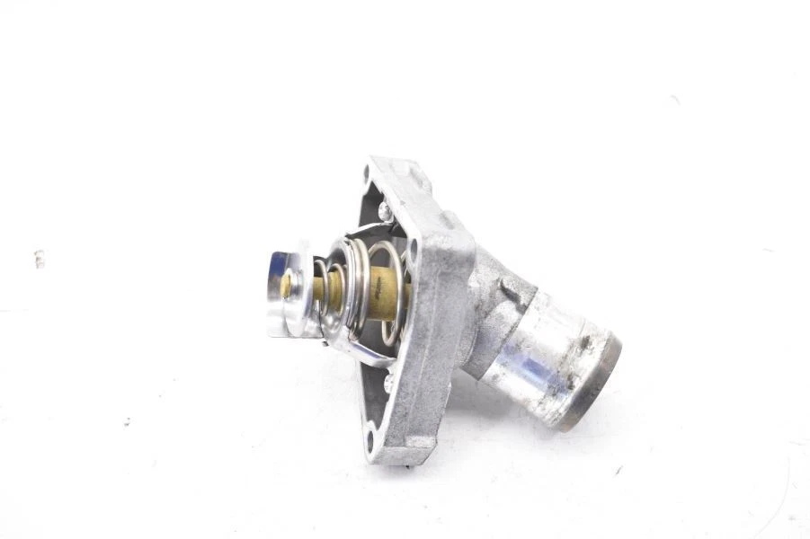 2009-2020 NISSAN 370Z VQ37VHR THERMOSTAT HOUSING NECK  - Imagem 3 de 4