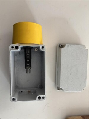 BALLUFF BOS00CK sensor BLE 18KF-PA-1PP-S4-C with LOVATO protective enclosure