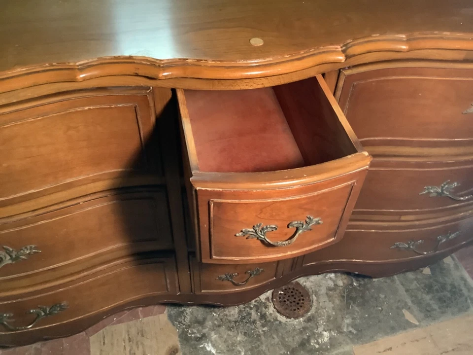 Dresser Serpentine National Mt Airy Carolina del Norte Foto 3 de 4