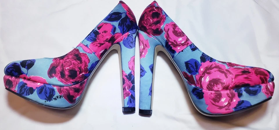 Charles Albert Womens Size 6 Platform Pump Floral Fabric - Image 2 of 4