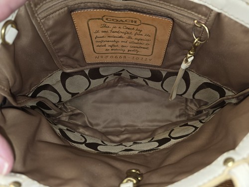 COACH 10124 KHAKI SIGNATURE STRIPE CREAM LEATHER TOTE *NEEDS CLEANING * - Bild 12 von 14