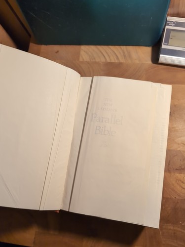 The New Layman's Parallel Bible; HCDJ G Zondervan 1981 - Picture 2 of 9
