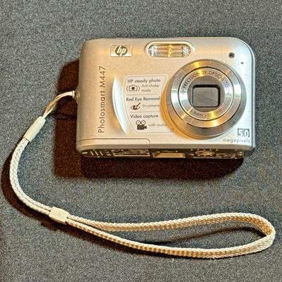 HP Photosmart M447 5.0MP Compact Digital Camera Silver Tested