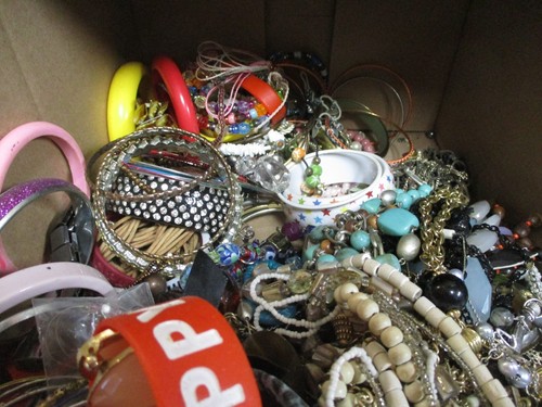 Vintage / Modern Bracelets Necklaces Craft Jewelry 9.16 Lbs Grab Bag #1 - Picture 5 of 7