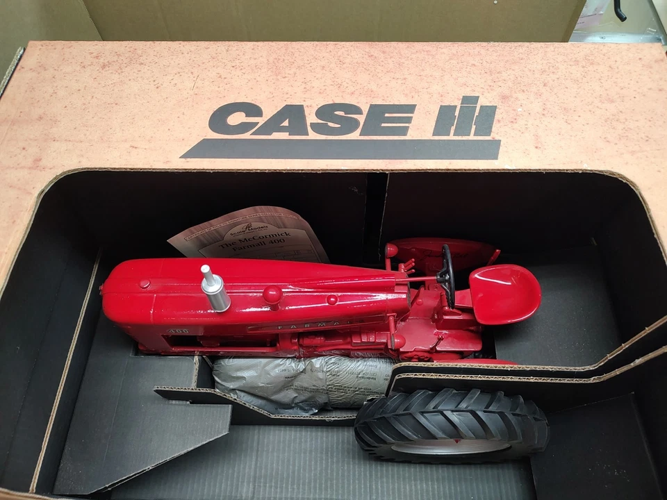 Joseph Ertl Scale Models Signature Series 1/8 Case IH Farmall 400 in Box - Image 3 of 4