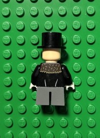 LEGO Minifigure The Penguin Fur Collar Super Heroes DC Batman 76010 sh096