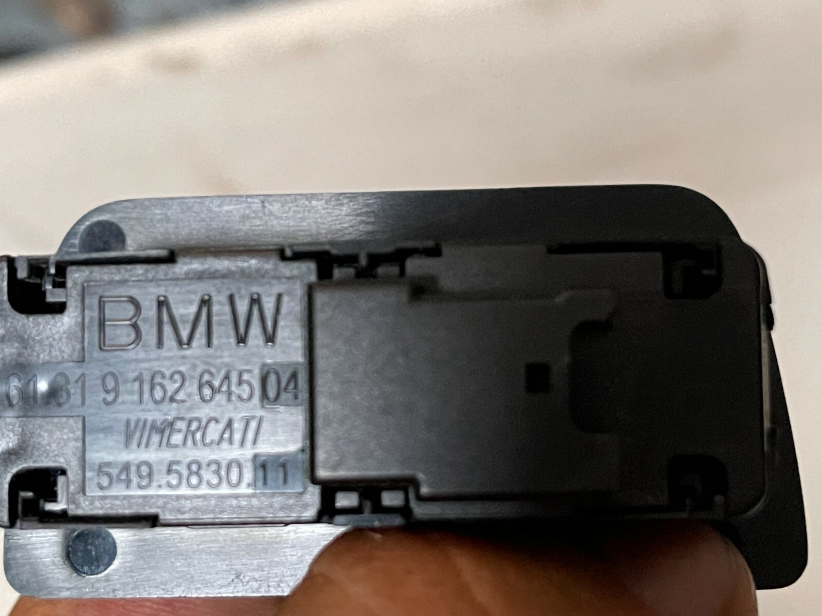 BMW OEM 550I 650I F01 F10 F12 1116 OEM REAR TRUNK OPENER RELEASE