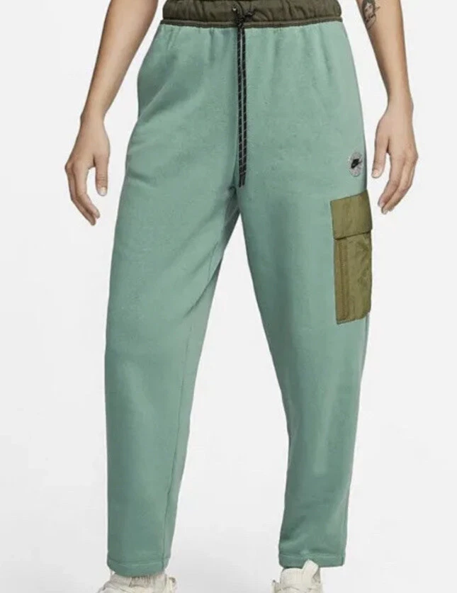 Women's green nike sweatpants top