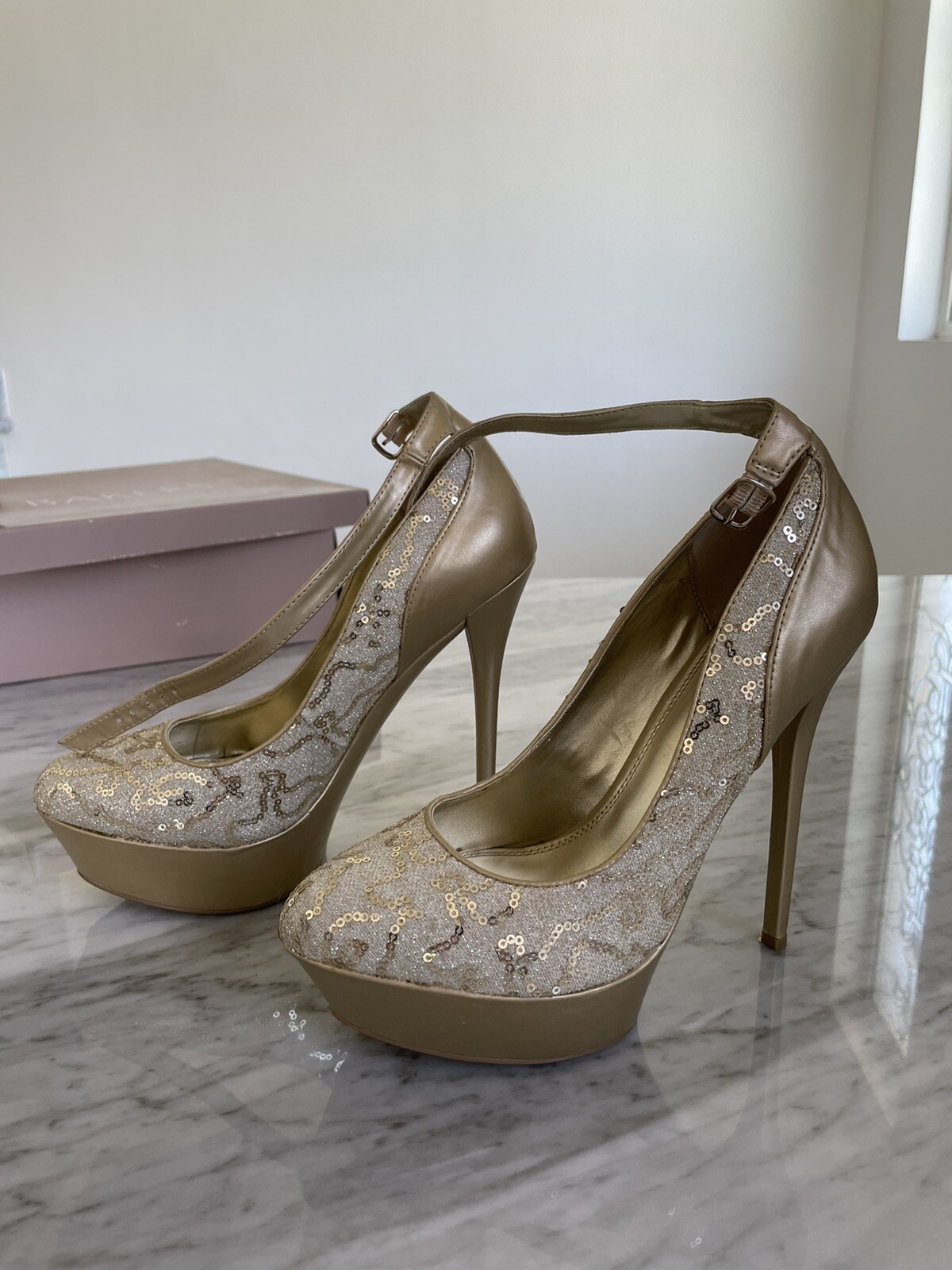 BAKERS Victoria Leather Gold Platform Pumps Shoes Hee… Gem