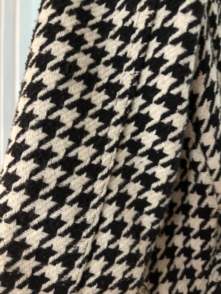 Abrigo JouJou Blanco y Negro Cuadros Pequeño Cinturón Largo Frontal Foto 3 de 4