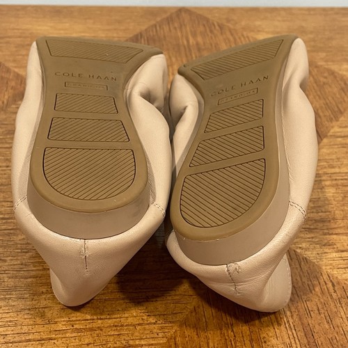 Sandali da donna beige Cole Haan fiocco balletto taglia 9B pelle nuda D43263 - Foto 9 di 15