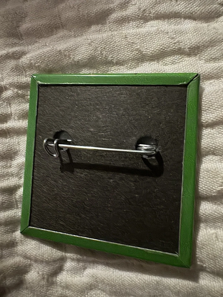 Vintage Apple Store Macintosh - I'm Going For A's, B's and a CD Green Pin - Image 2 of 3