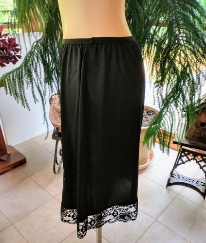 Vtg Gaymode Black Nylon Half Slip Sz Large 3" Lace, Rose Applique Pillow Tab EUC - Picture 4 of 7