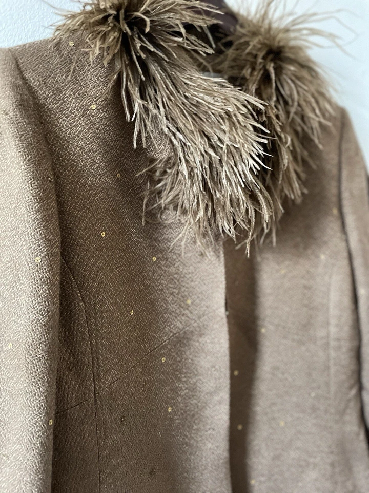 Jaqueta feminina vintage anos 90 Albert Nipon colarinho de penas 8 avestruzes P-M - Imagem 4 de 4