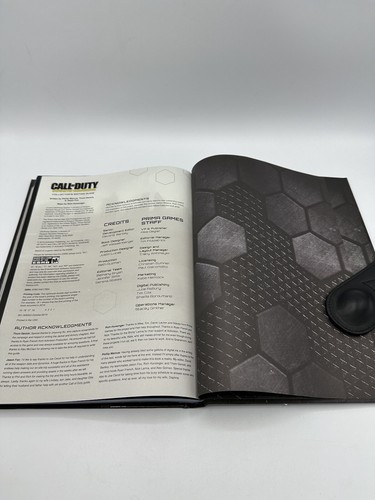 Call of Duty: Infinite Warfare Collector's Edition Book Lot Guide & Handbook - Picture 8 of 18