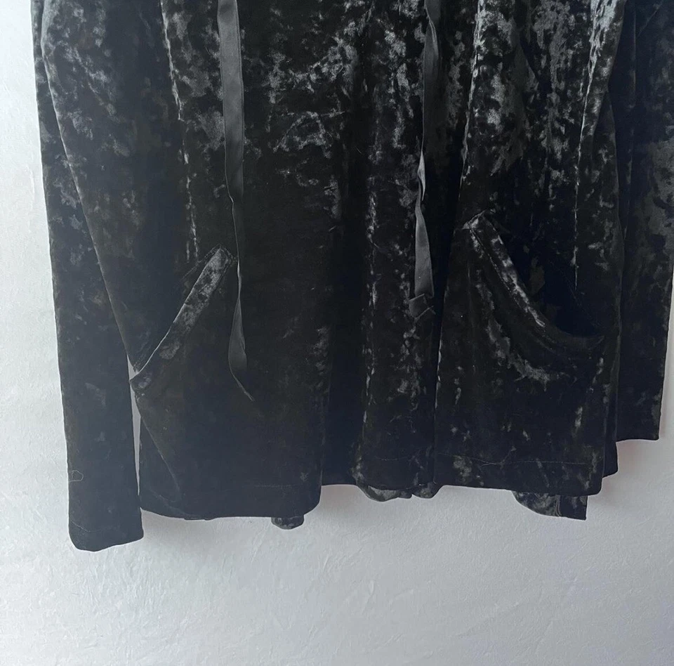 Sudadera con capucha Juicy Couture Los Angeles CA negra de terciopelo aplastado escote grande con cordones Foto 4 de 4