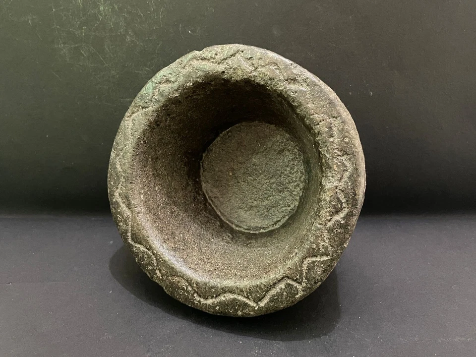 Antigua olla de cocina vintage primitiva hecha a mano rica pátina piedra negra (S3) Foto 4 de 4