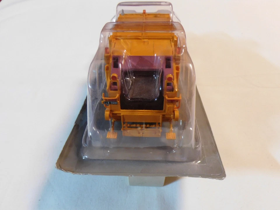 1:43 - JELCZ P325 WUKO SM-101 Müllauto - KEIN ATLAS VERLAG - KEIN IFA - - Bild 4 von 4