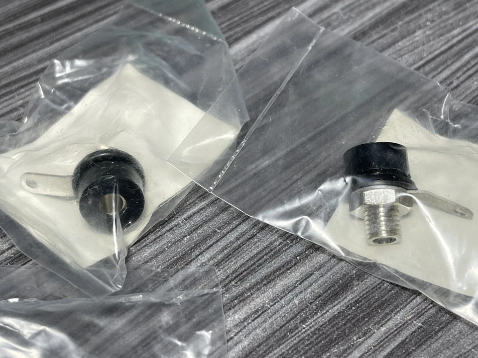 Lote de 8 piezas, 4 Voltrex 845-B Negro y 4 845-R Rojo Panel Aislante Jack Banana Plug Foto 3 de 4