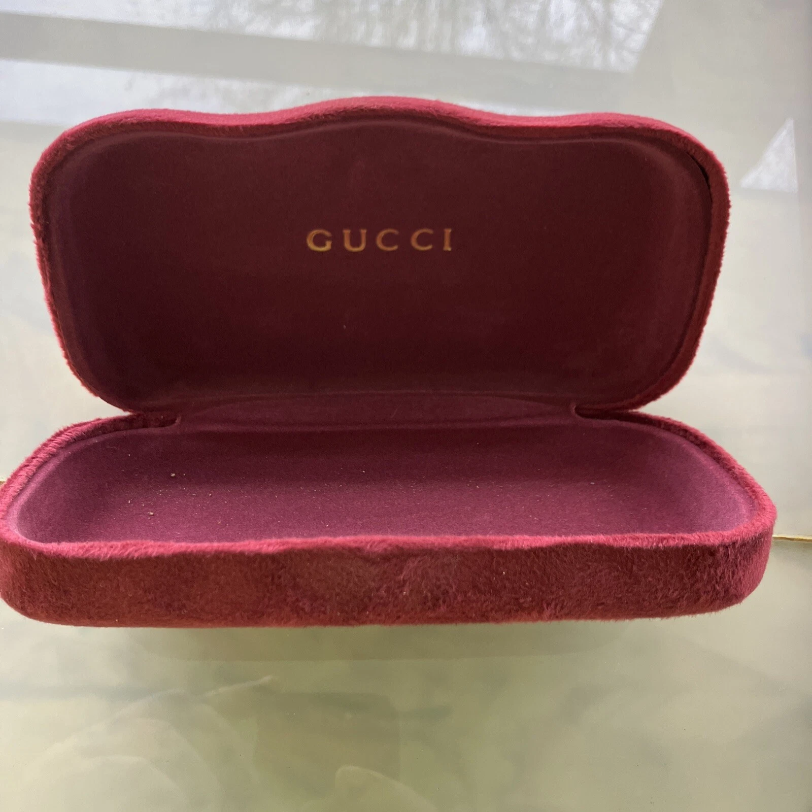 Étui rigide à lunettes de soleil Gucci