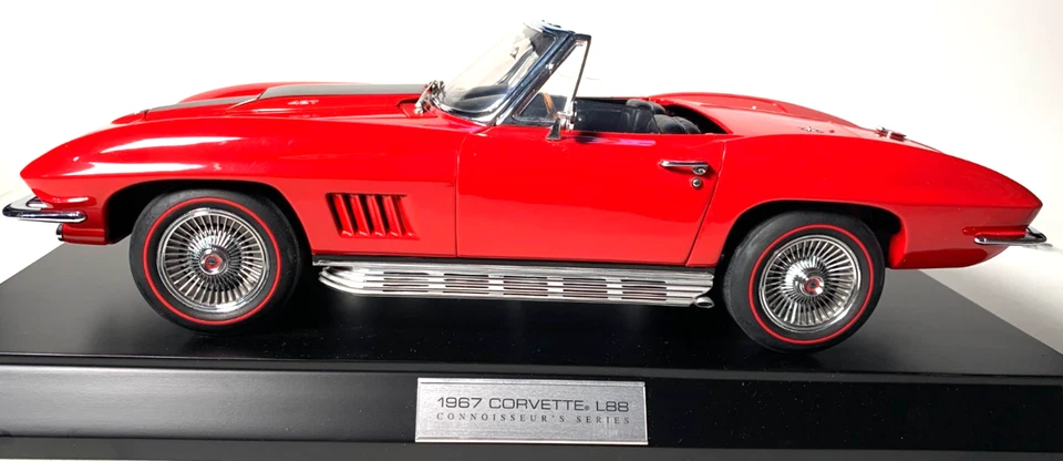 Franklin Mint 1967 Corvette StingRay L88 Red scale 1:12 INV# 3530 - Image 3 of 4