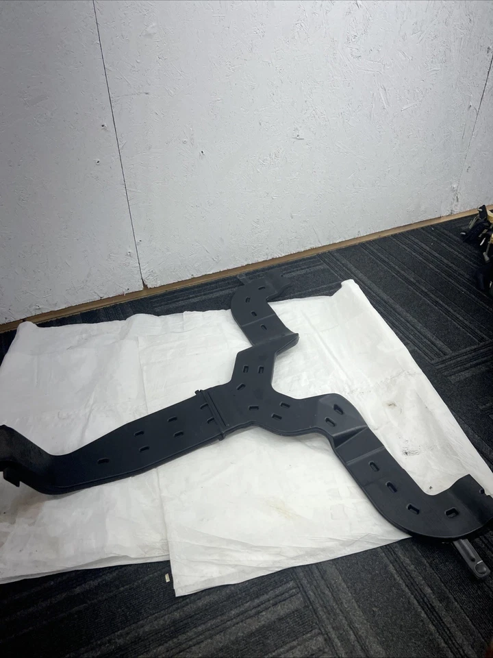 Alfombra debajo del asiento delantero conducto de aire para 08 09 10 Ford F250 F350 Foto 2 de 4