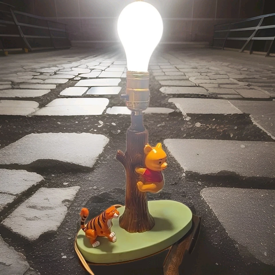 Lámpara Pooh Tigger 11 pulgadas sin bombilla ni pantalla Foto 2 de 3