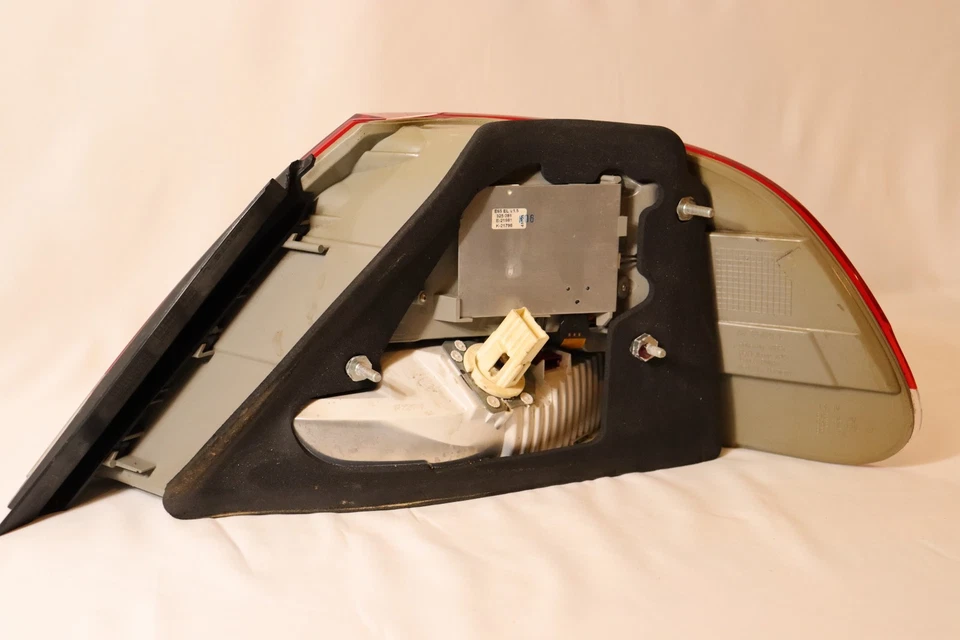 Luz trasera lateral del conductor BMW 750Li 2006-2008 6938515 OEM, probada Foto 4 de 4