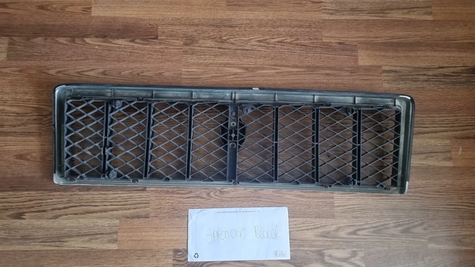 Parrilla delantera genuina OEM JDM Toyota Cressida S2 MX32 RX30 JDM Foto 2 de 3