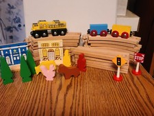 Maxim Enterprise Lot Of 31 Train Track Accessories.