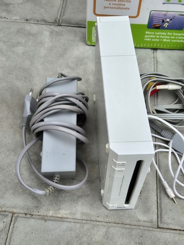 Ensemble Nintendo Wii Fit Plus avec accessoires - Photo 12/17