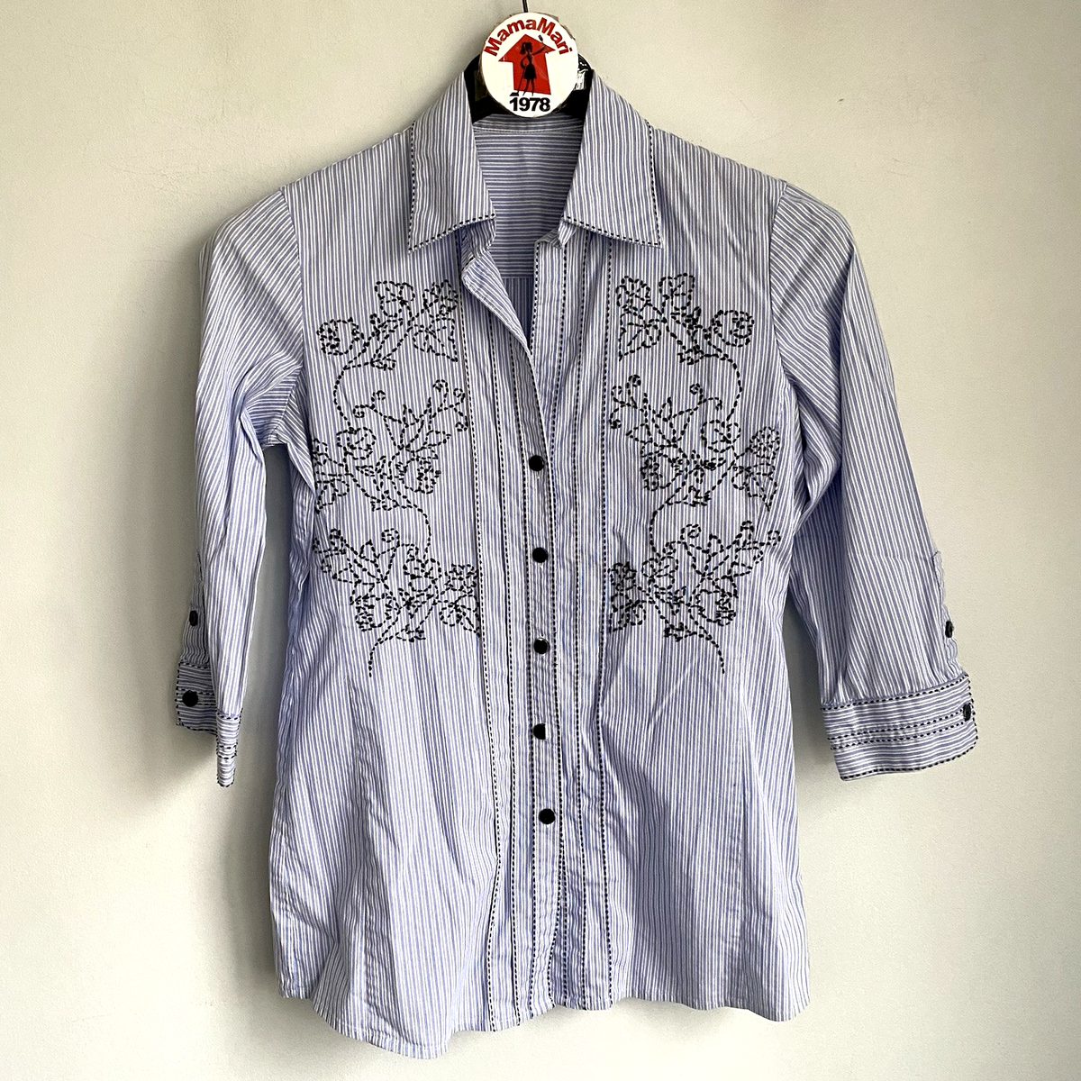 adrienne vittadini dress shirt Adrienne Vittadini Blue Stripe Button Up Shirt Black Embroidered 3/4 Sleeve  Sz 6