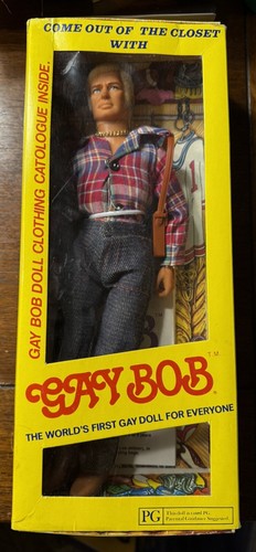 MUÑECA GAY BOB 1977 PRIMERA MUÑECA GAY ANATÓMICAMENTE CORRECTA con BOLSO y CATÁLOGO ~ ¡¡SIN USAR, EN CAJA ORIGINAL!!!