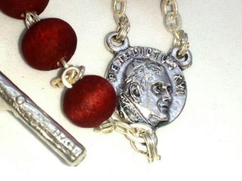 Pope Benedict XVI Rose Scented Wood Rosary Beads with Box, Stamped Italy - Picture 3 of 3